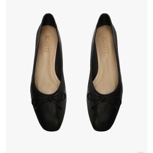Schutz Arissa Flat in Black, size 7